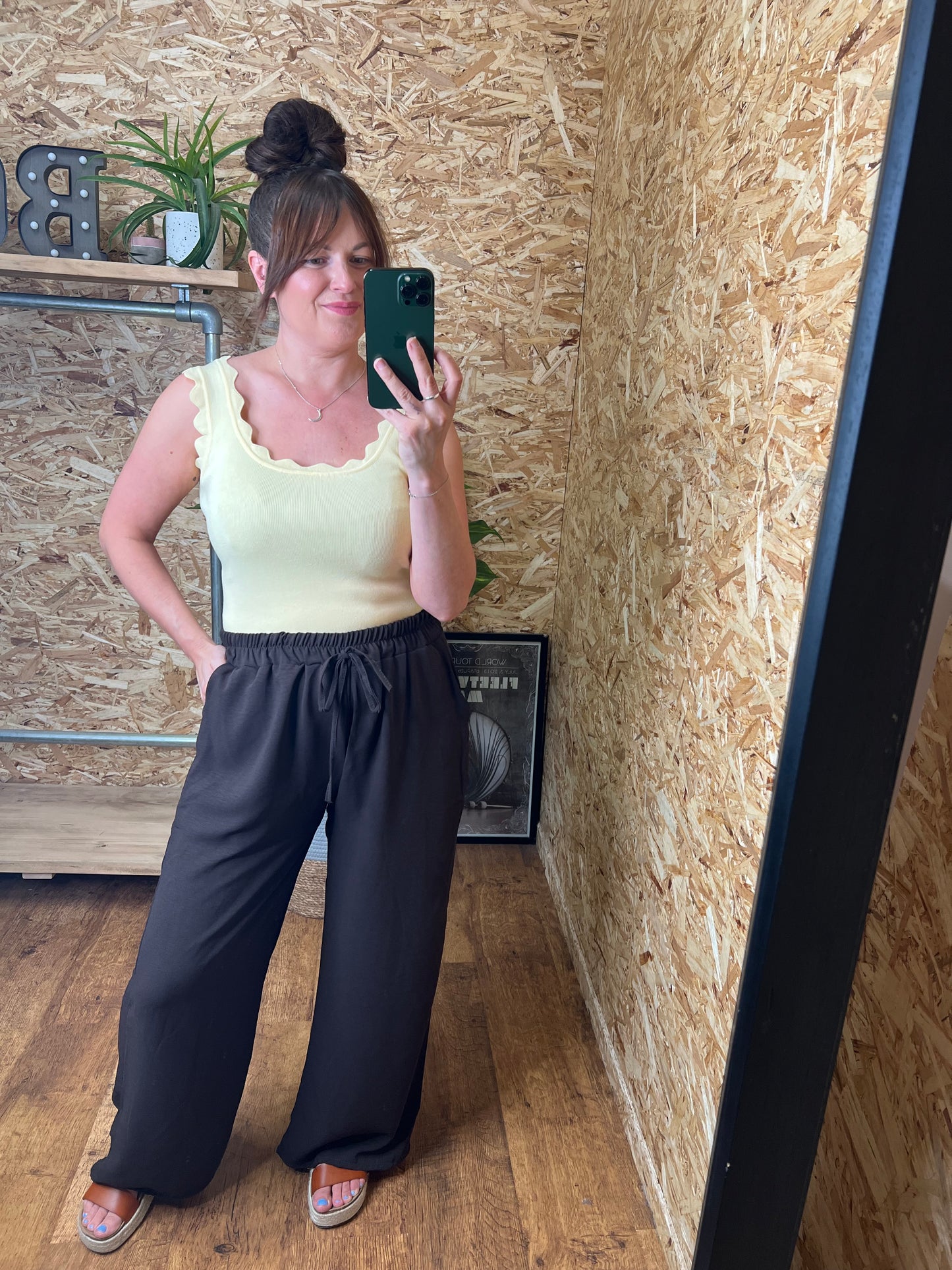 Scallop Edge Top Lemon