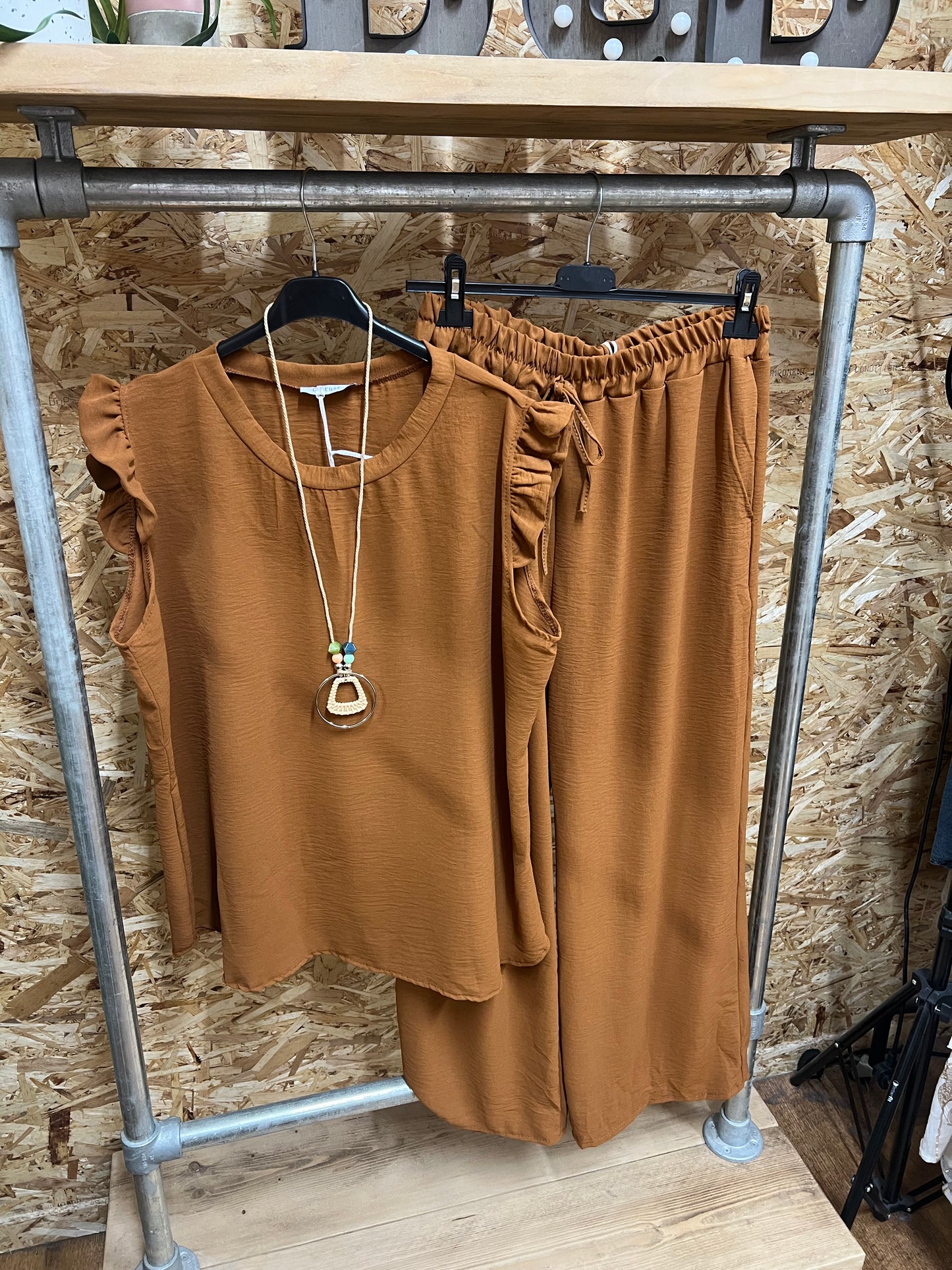 Lightweight Wide Leg Trousers⁷