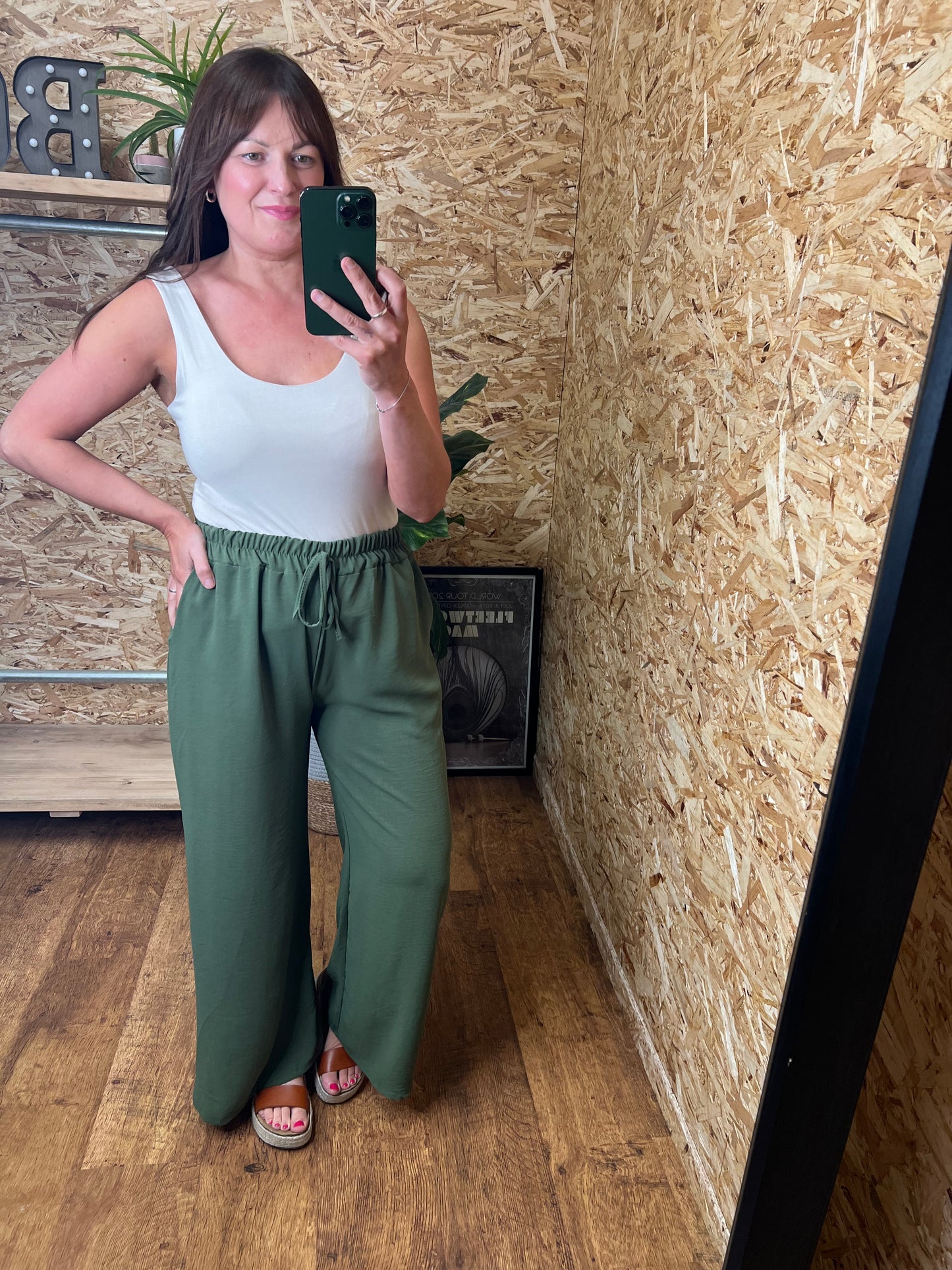 Lightweight Wide Leg Trousers⁷