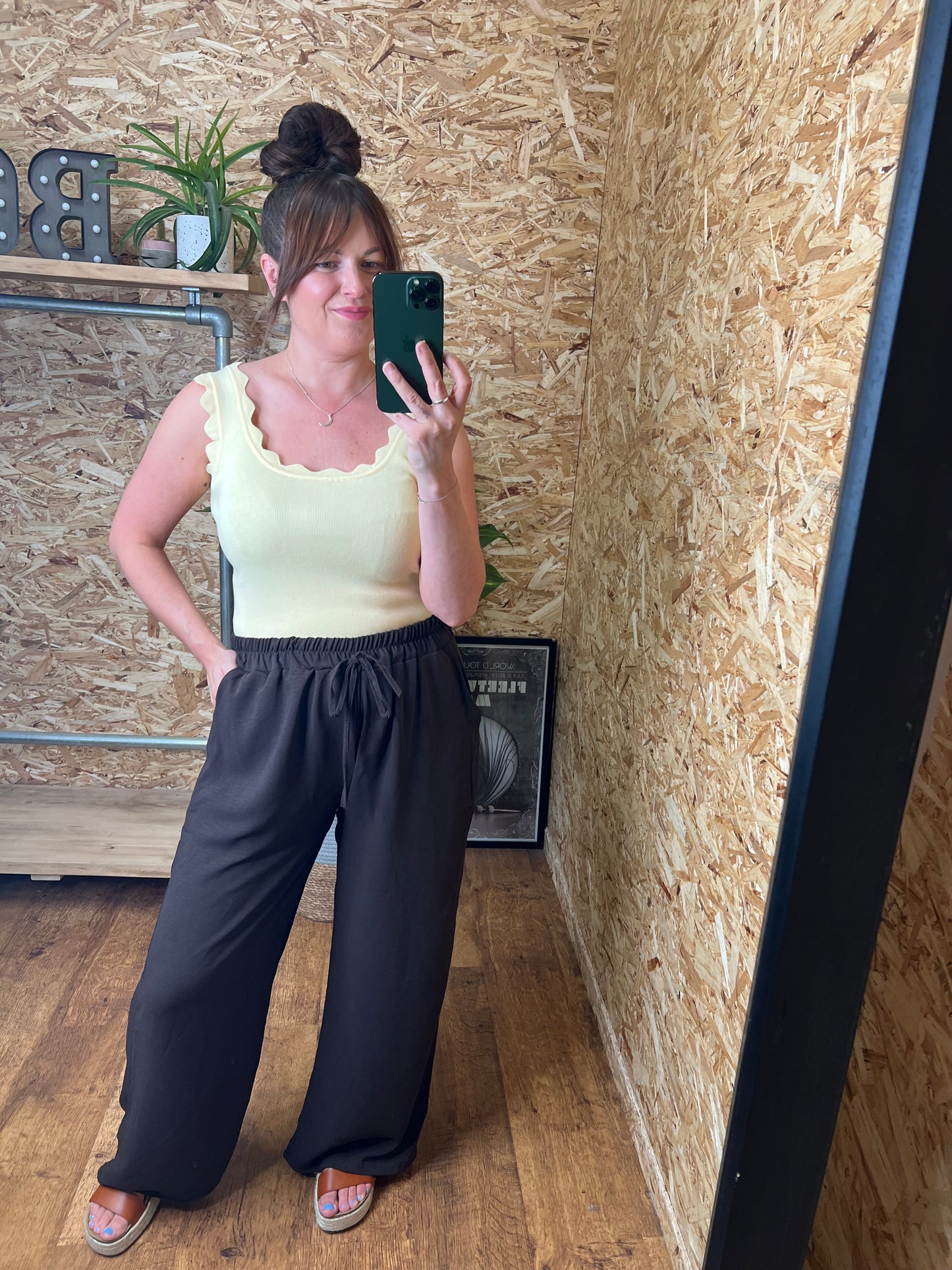Scallop Edge Top Lemon