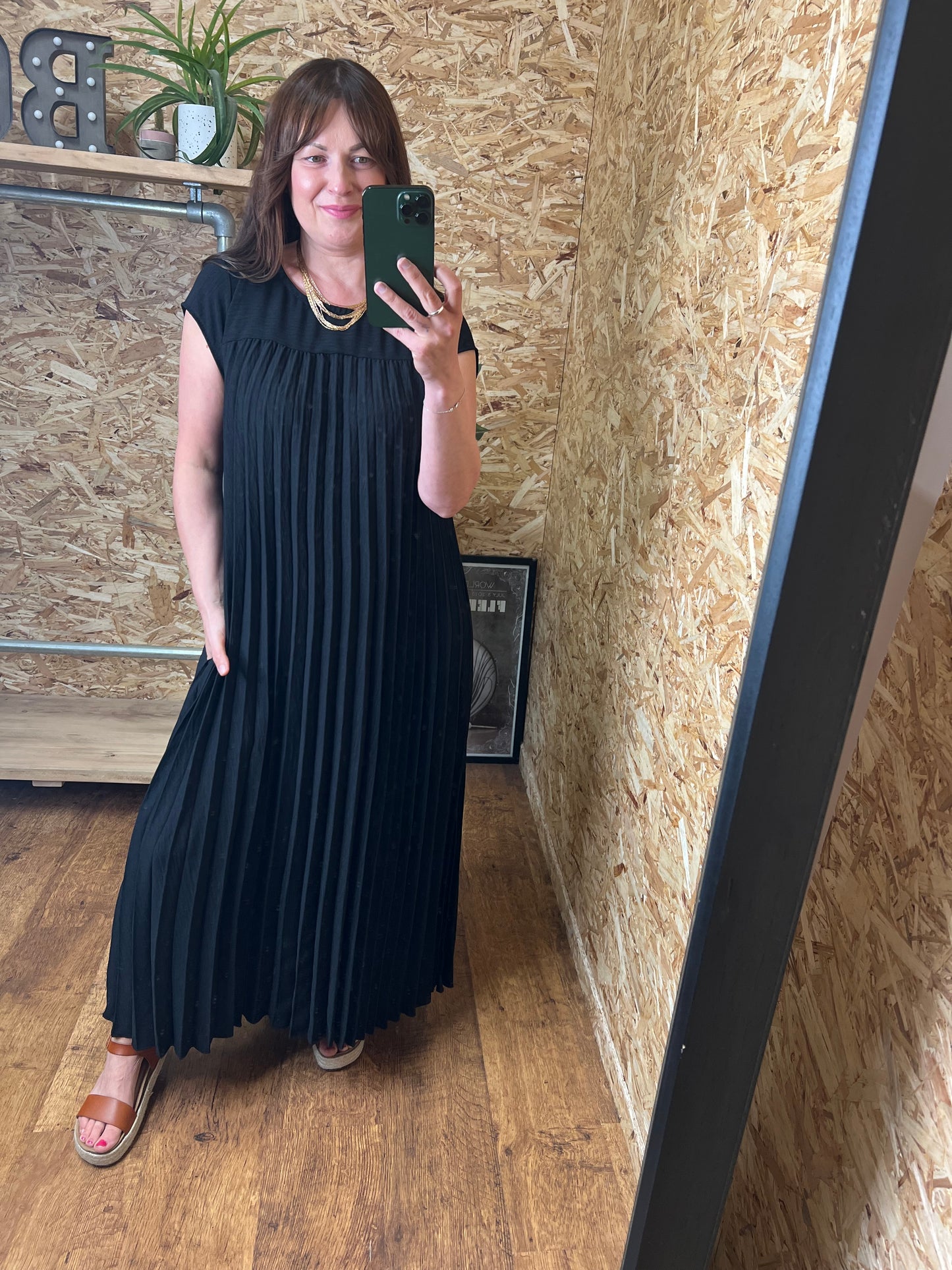 Amelia Pleated Maxi Dress Black