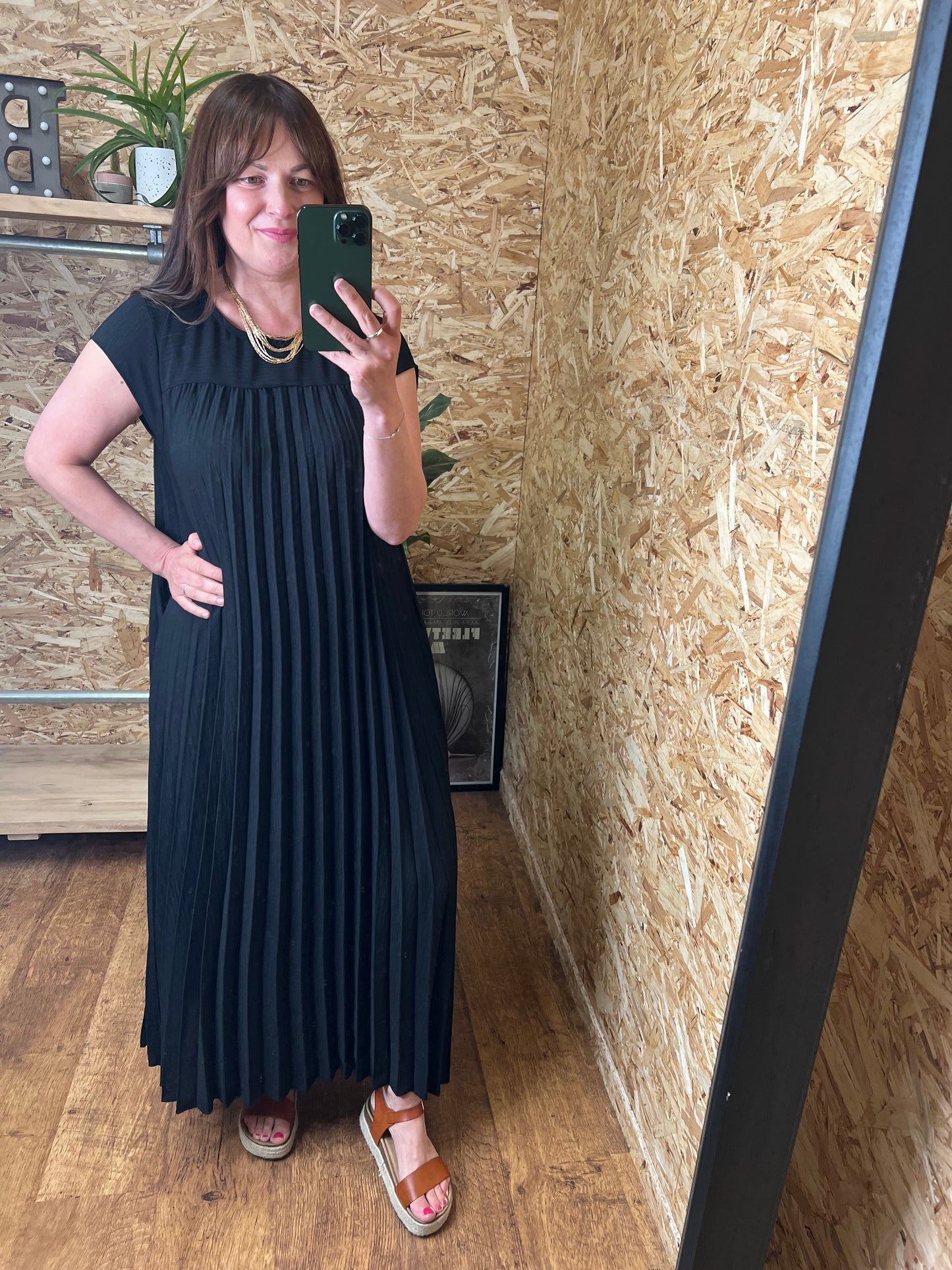 Amelia Pleated Maxi Dress Black
