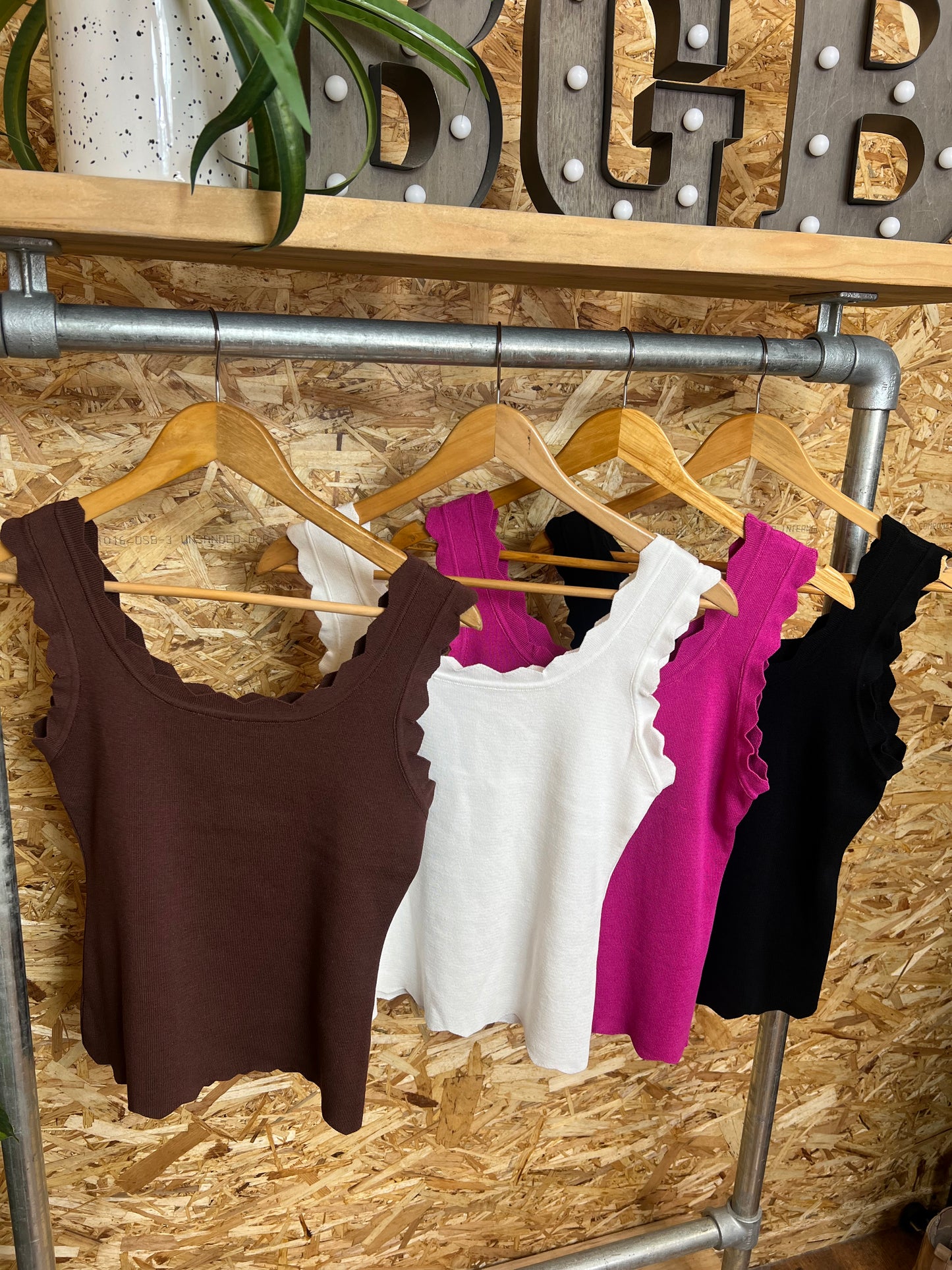Scallop Edge Vest