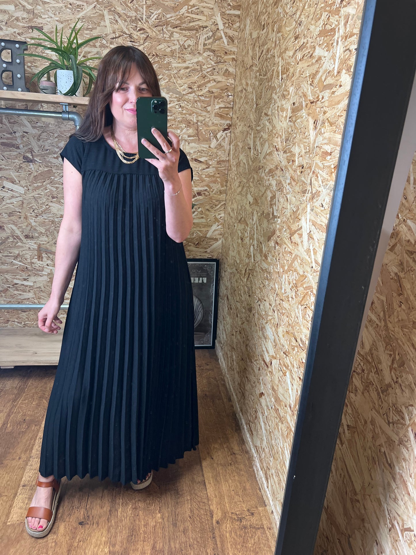 Amelia Pleated Maxi Dress Black