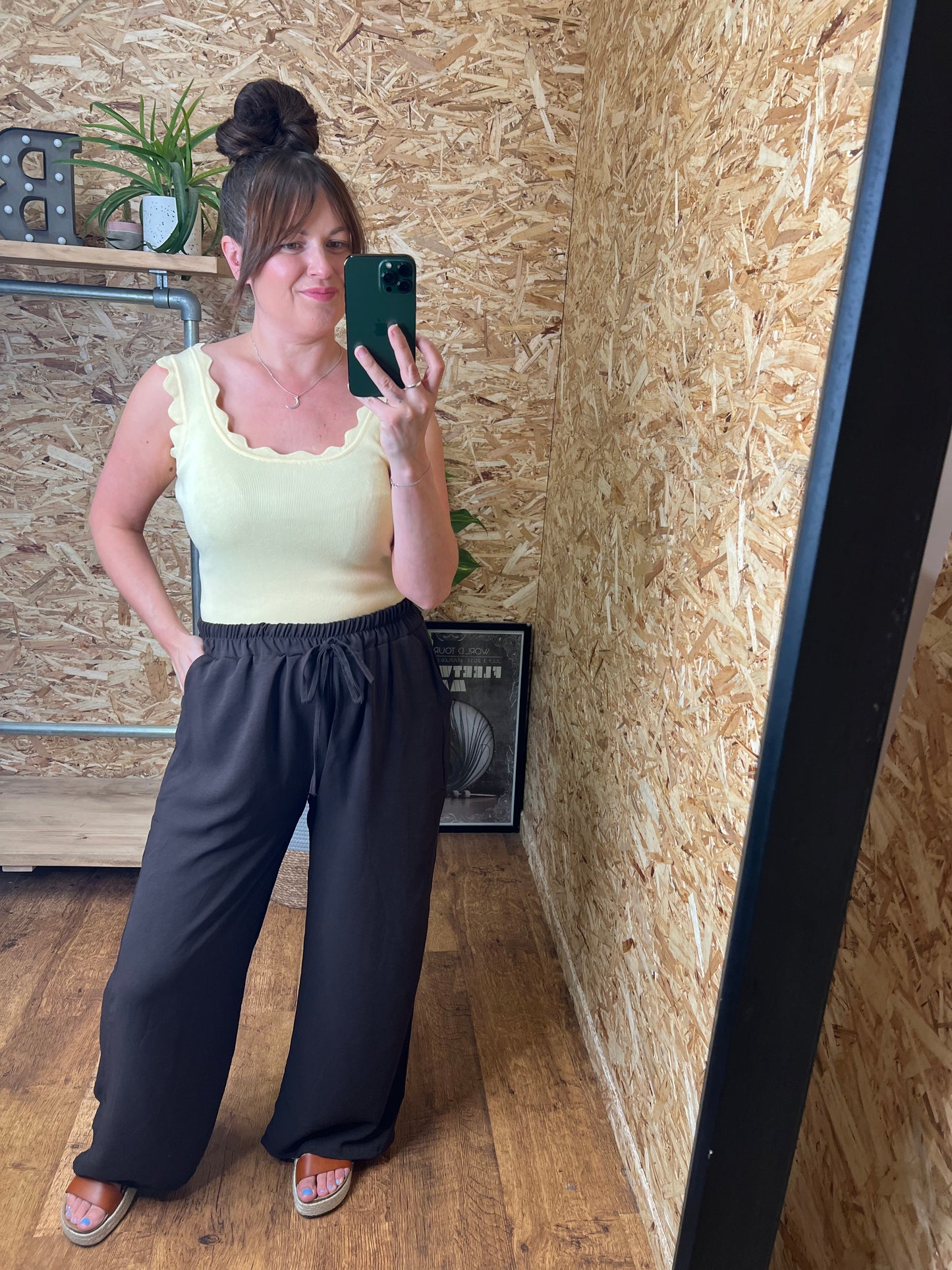 Lightweight Wide Leg Trousers⁷